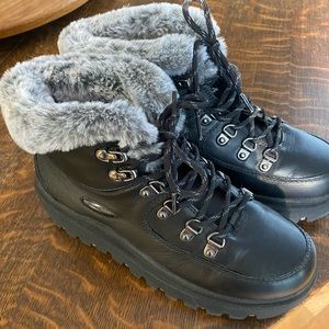 black sketchers boots with fur